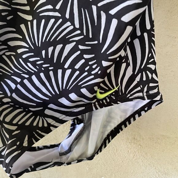 Nike One Piece Swimsuit size Medium - Picture 5 of 5